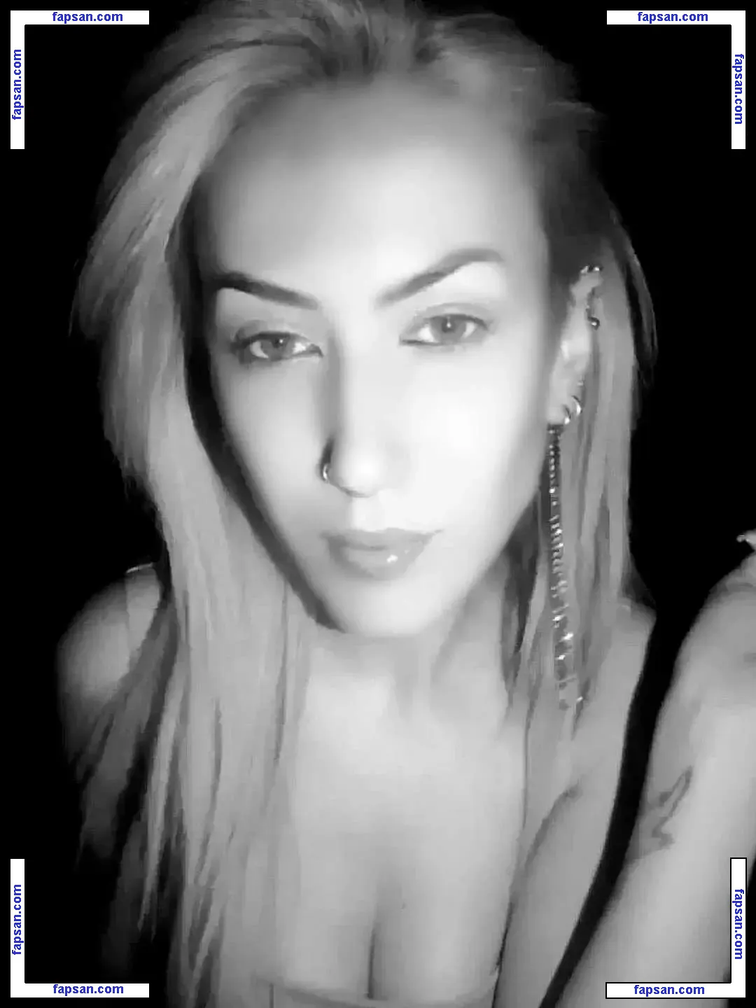 Suela Pahija голая фото #0030 с Онлифанс