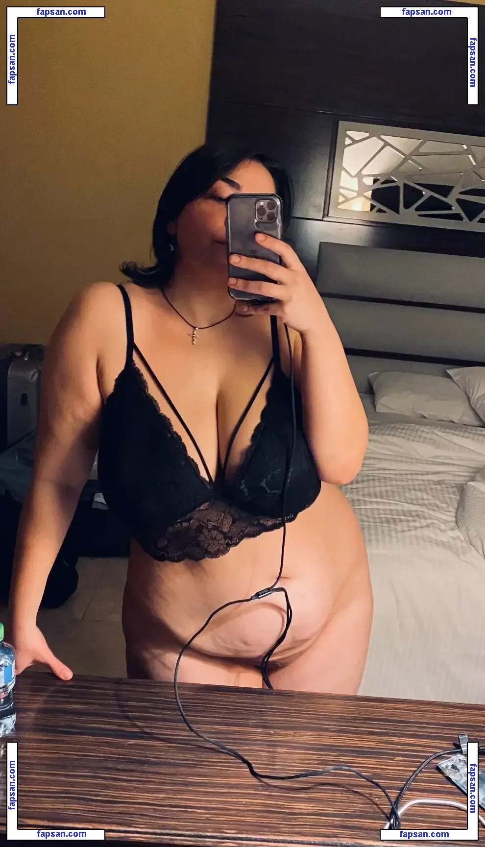 Sufiye Mazinani голая фото #0022 с Онлифанс