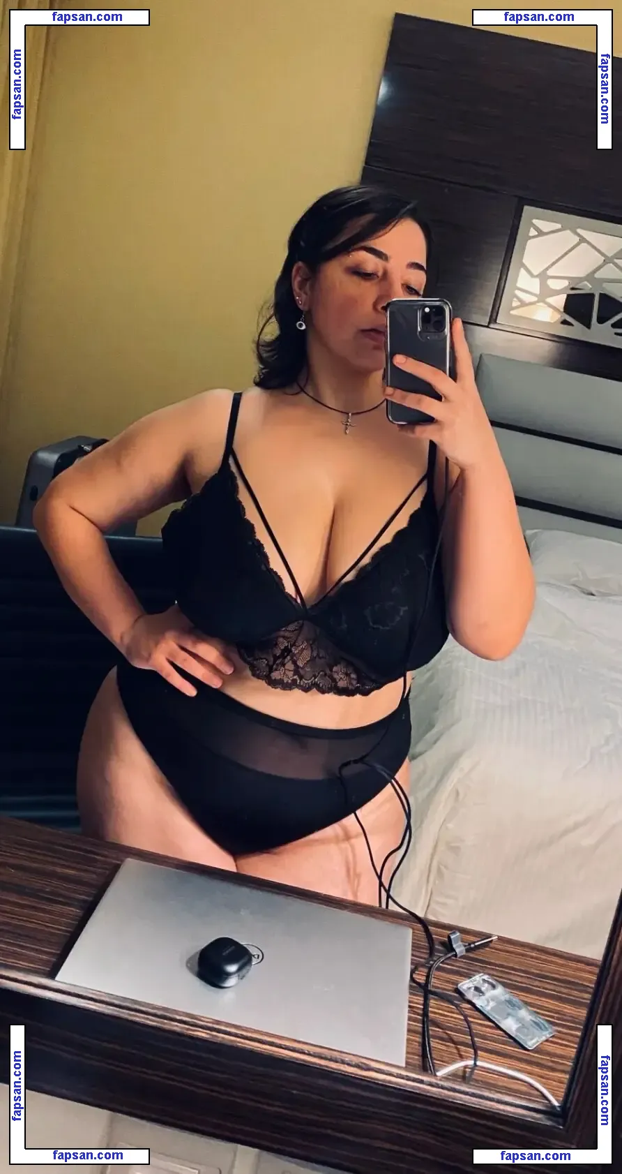 Sufiye Mazinani голая фото #0025 с Онлифанс