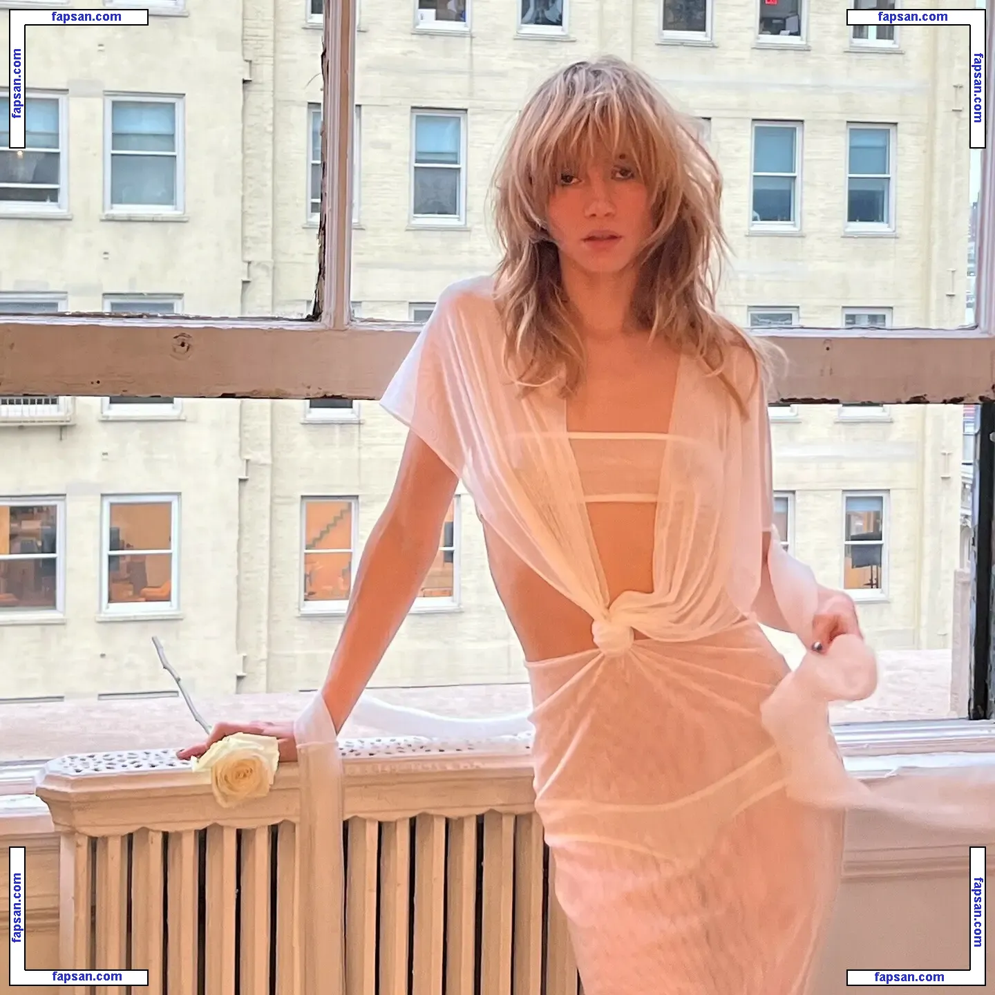 Suki Waterhouse nude photo #0960 from OnlyFans