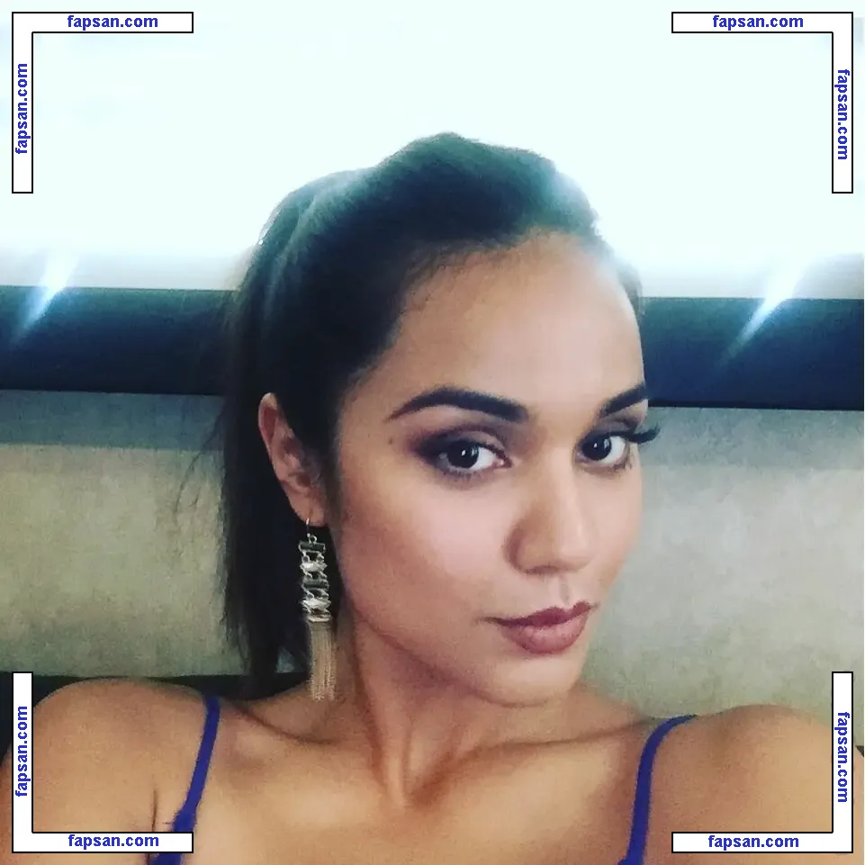 Summer Bishil nude photo #0055 from OnlyFans