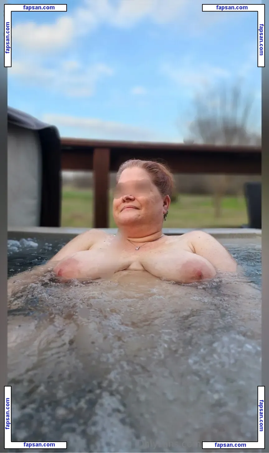 Summerzee Formerly Midwestcupl nude photo #0001 from OnlyFans