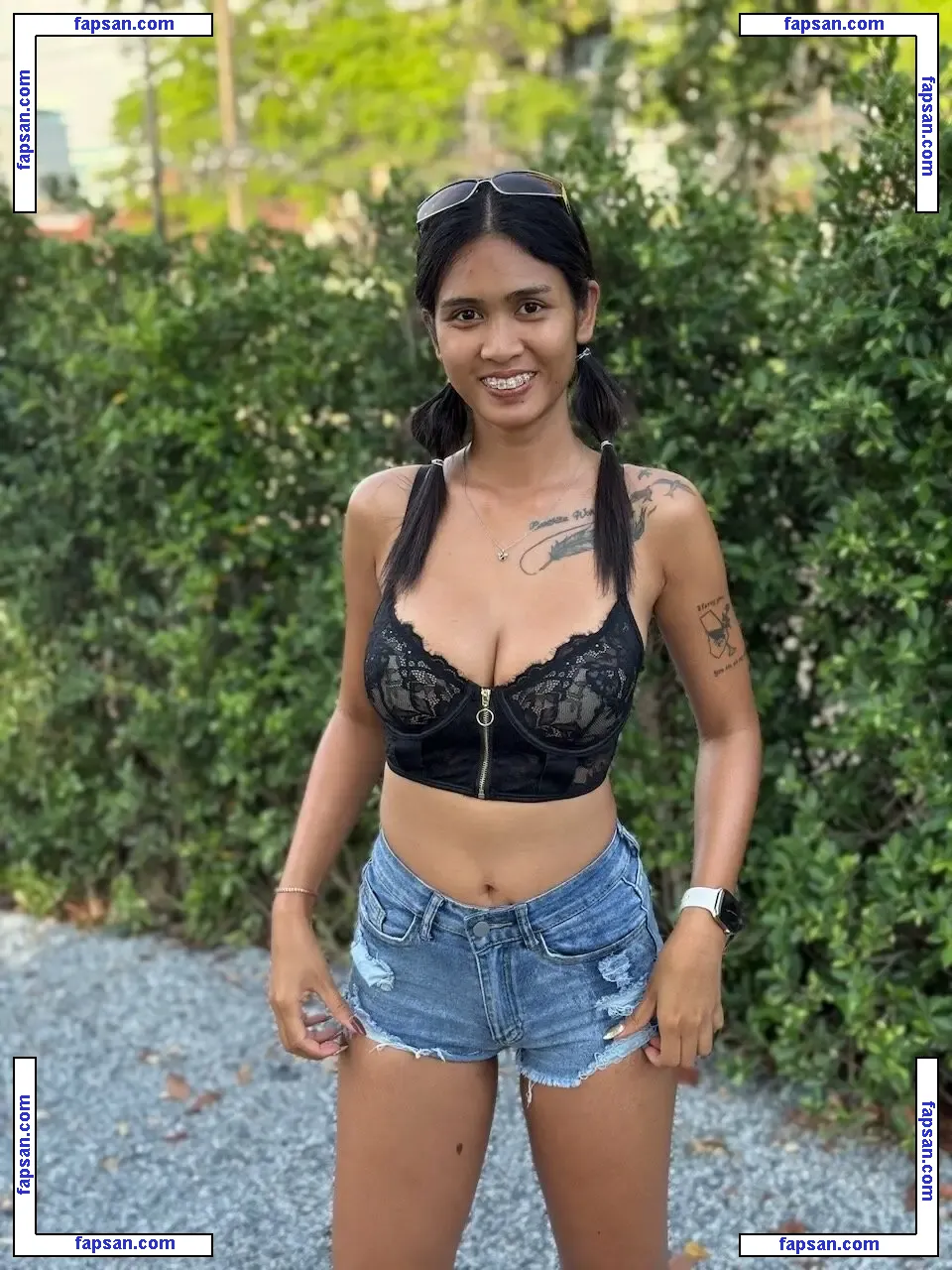 Sunny Bee nude photo #0007 from OnlyFans