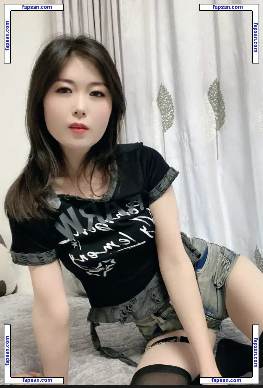 sunny520 nude photo #0014 from OnlyFans