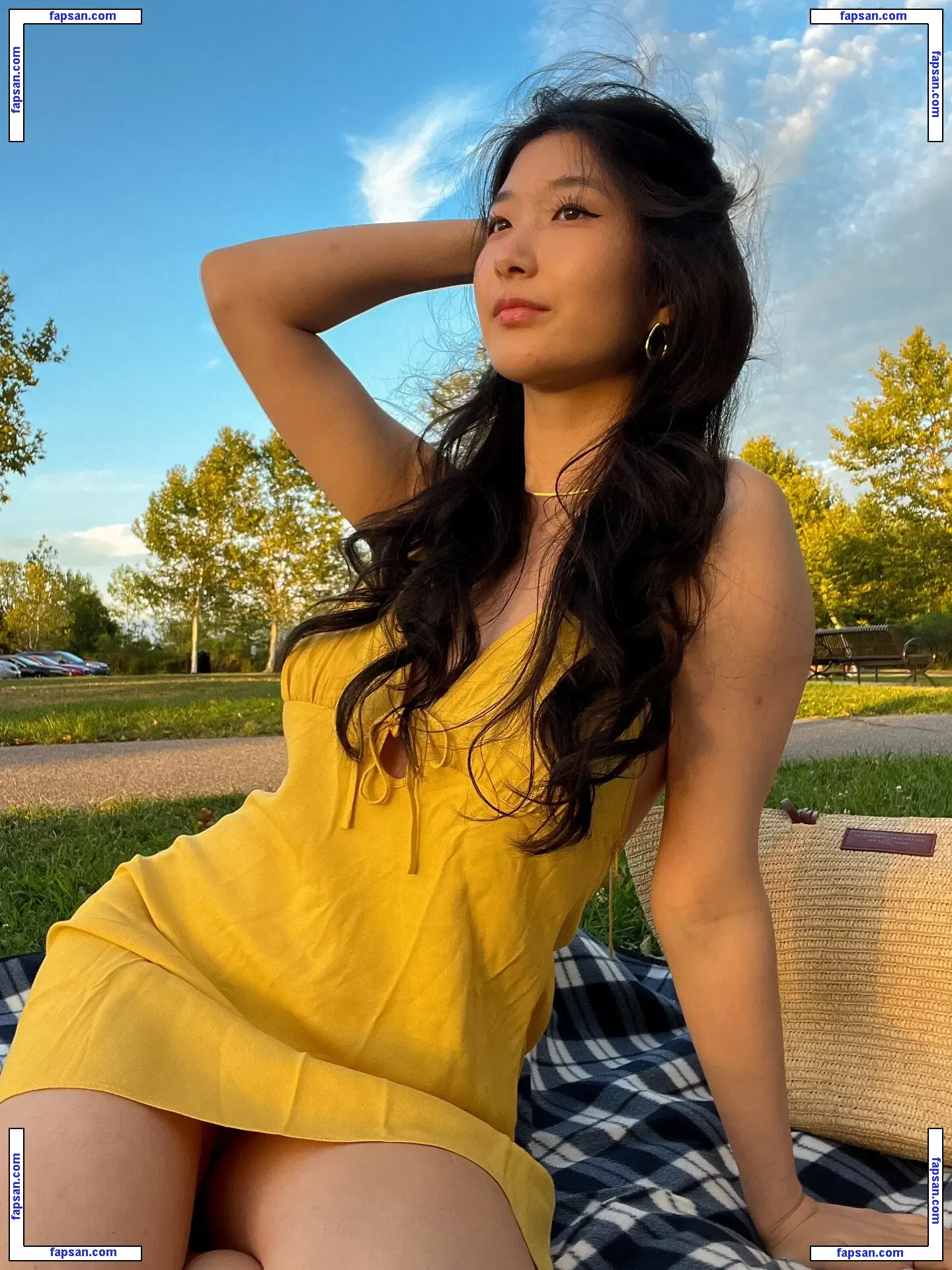 Sunnyliachoi голая фото #0002 с Онлифанс