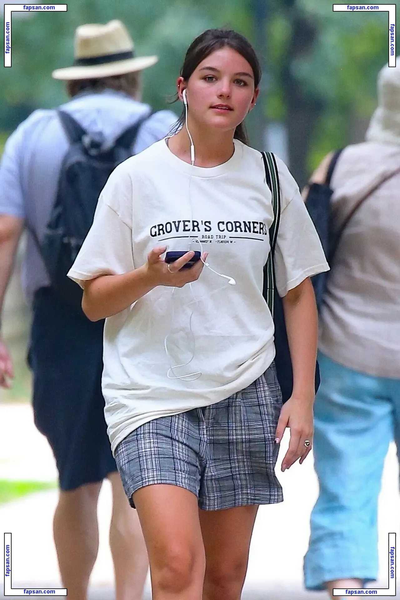 Suri Cruise nude photo #0079 from OnlyFans