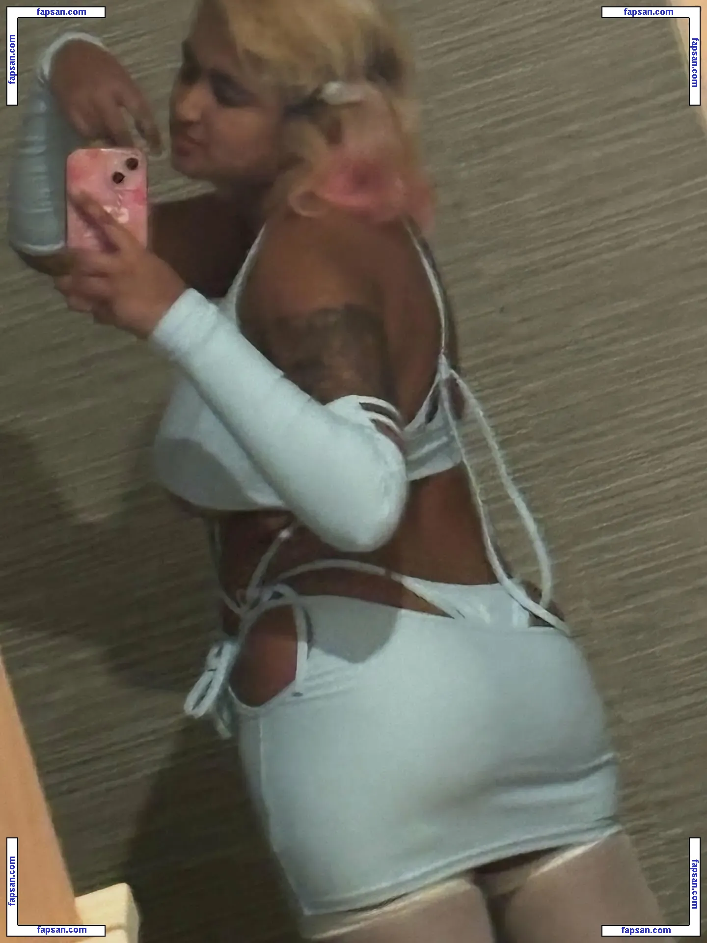 suuberrymxlk nude photo #0014 from OnlyFans