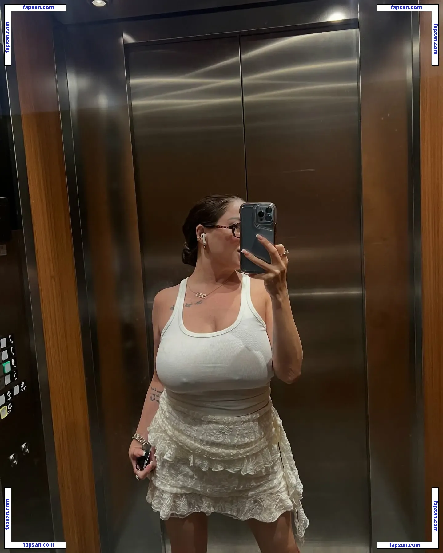 Suzannakurman nude photo #0004 from OnlyFans