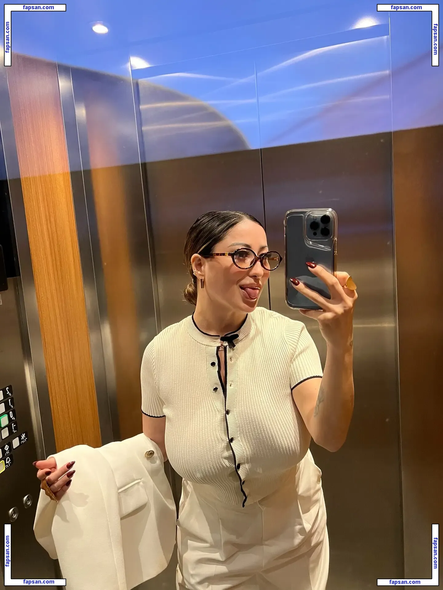 Suzannakurman nude photo #0007 from OnlyFans