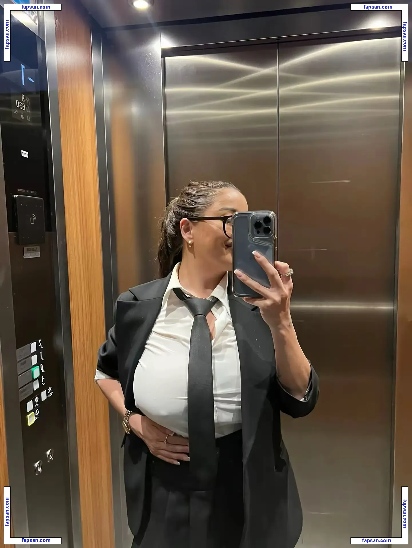 Suzannakurman nude photo #0014 from OnlyFans