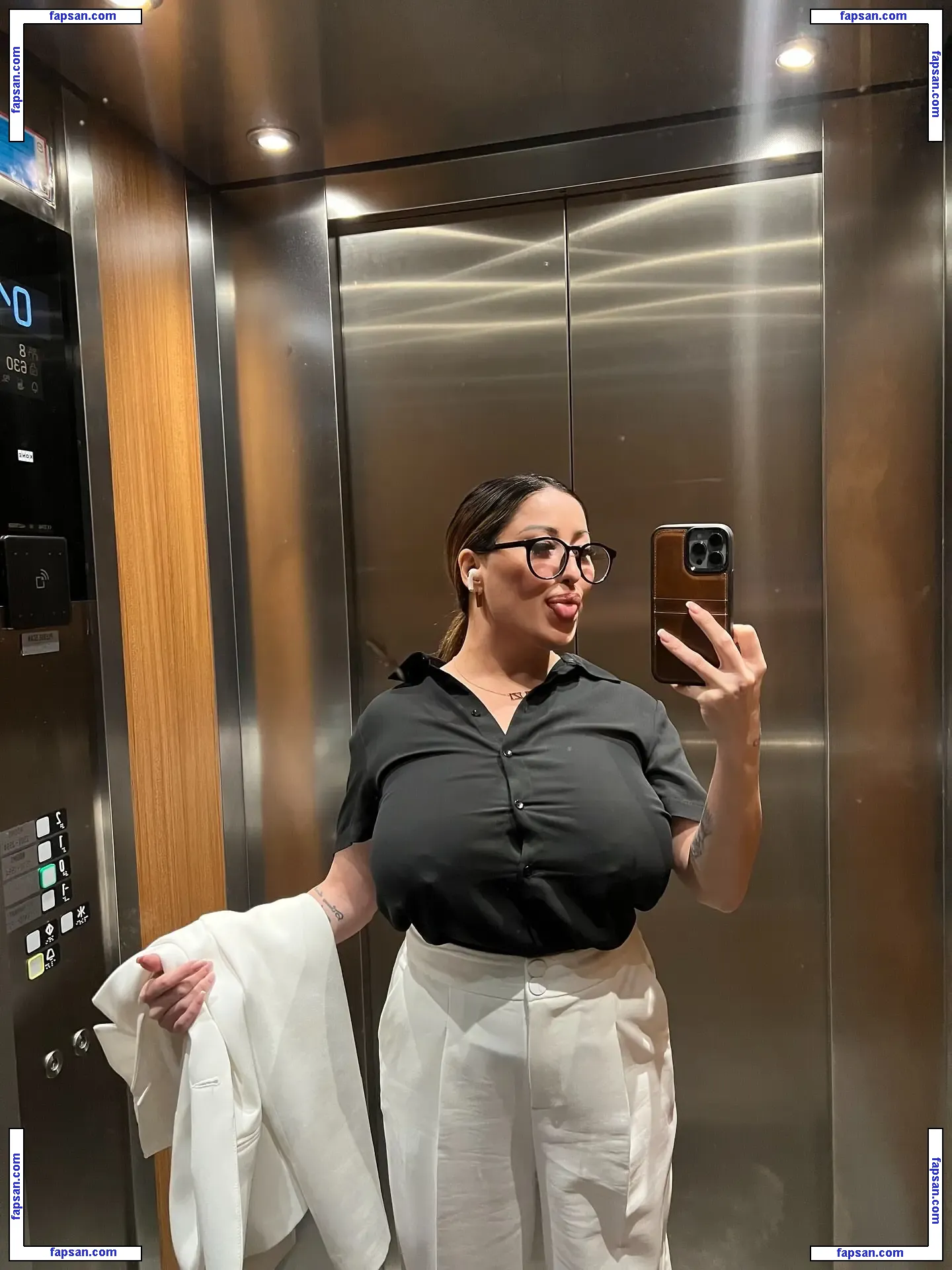 Suzannakurman nude photo #0015 from OnlyFans