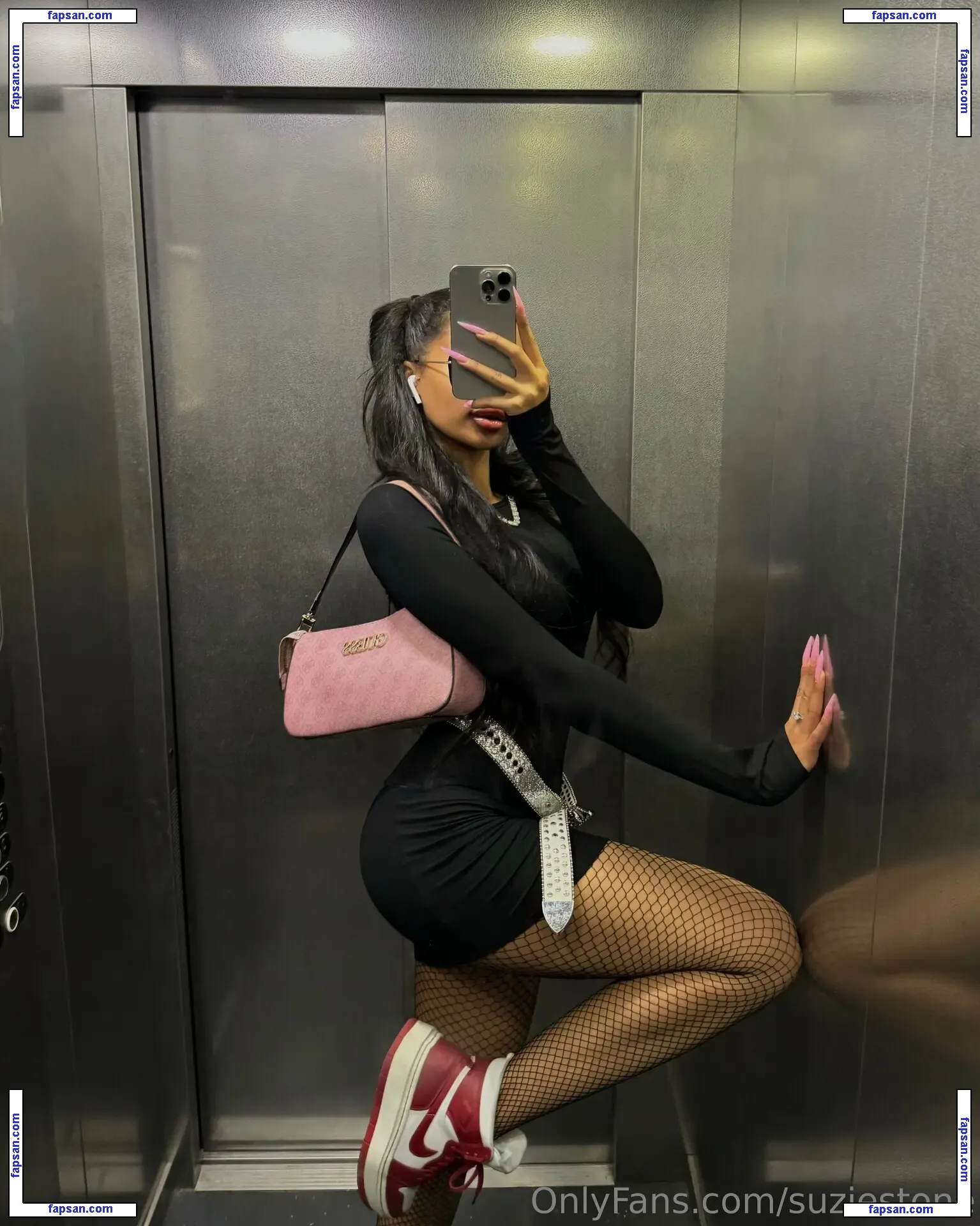 suziestone nude photo #0030 from OnlyFans