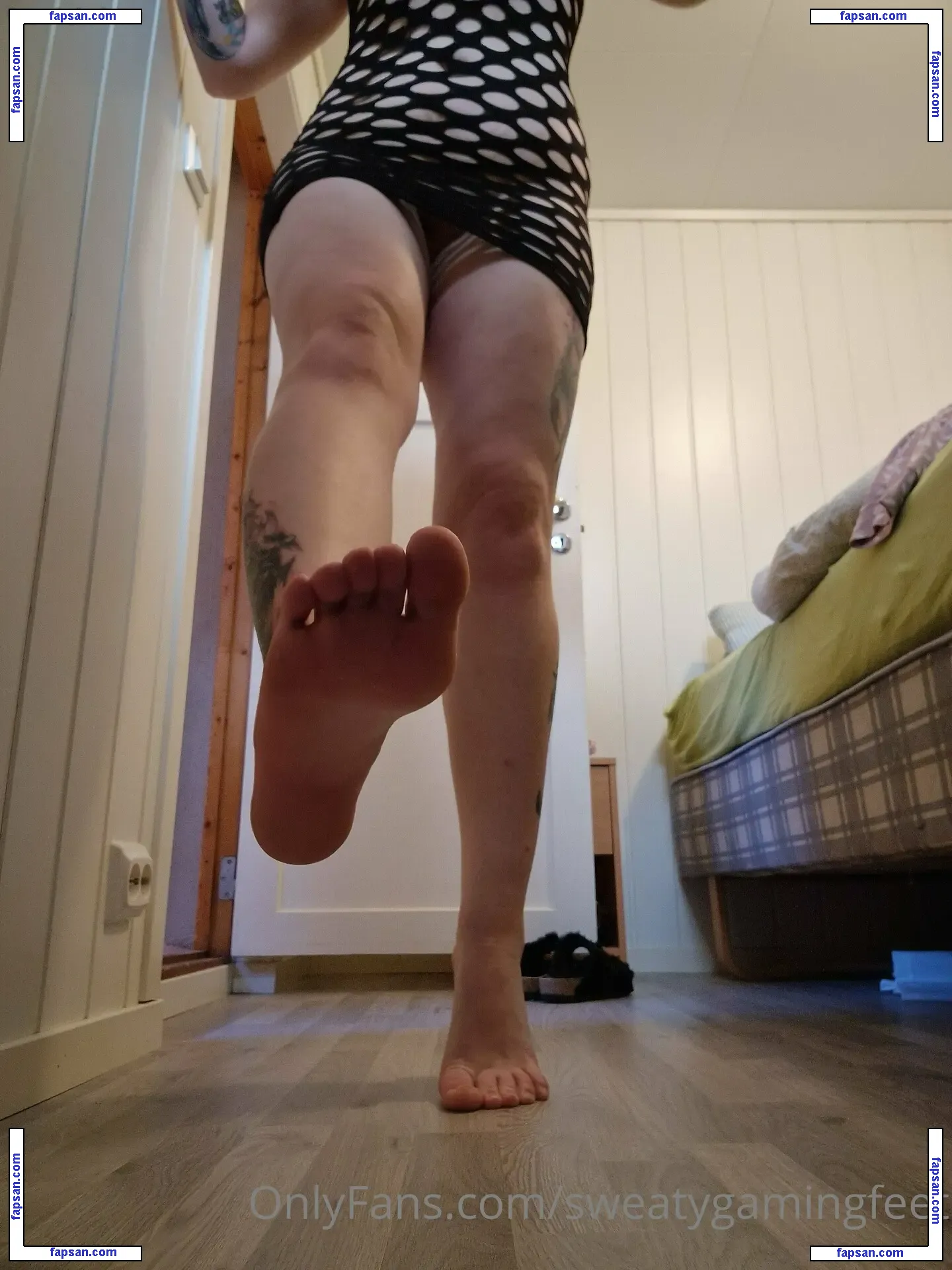 sweatygamingfeet nude photo #0001 from OnlyFans