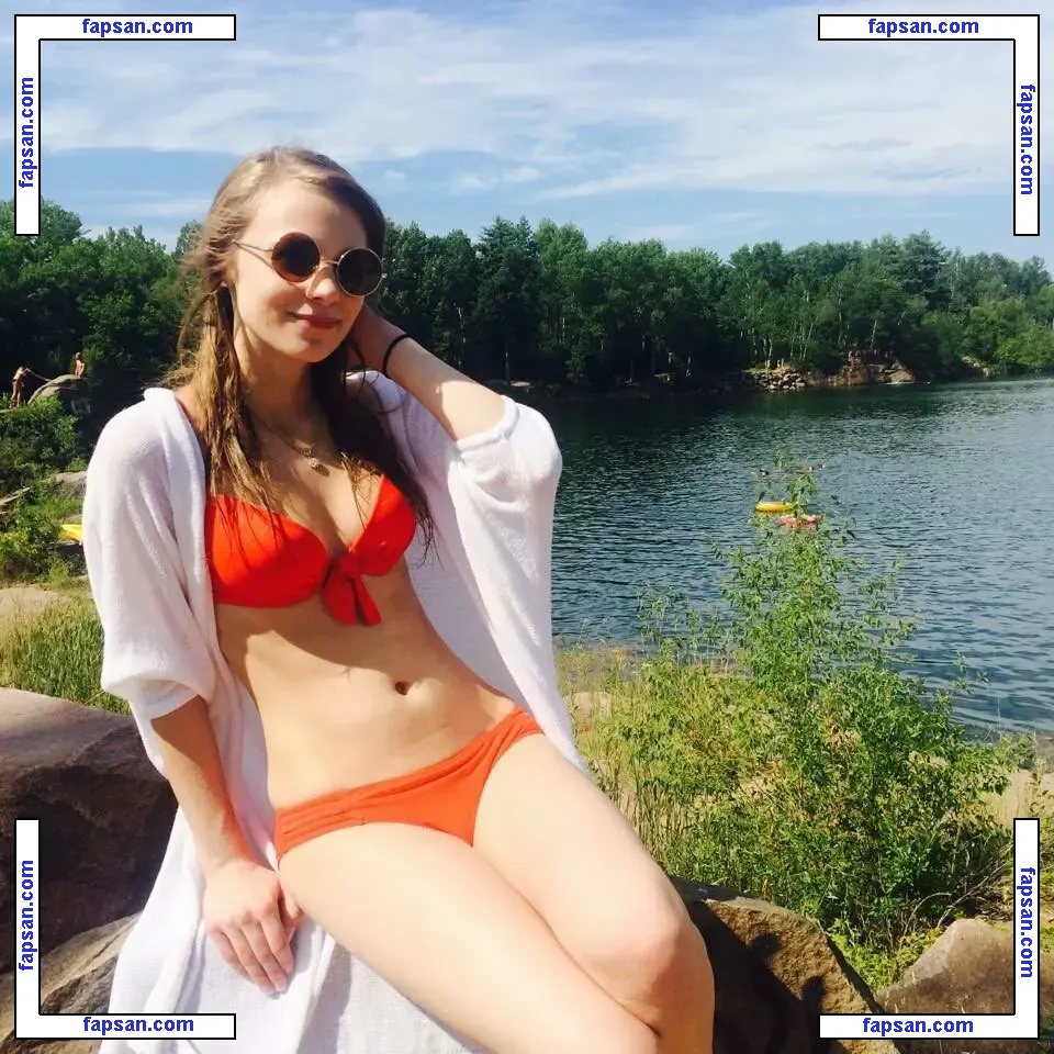 Sydney Poniewaz nude photo #0025 from OnlyFans