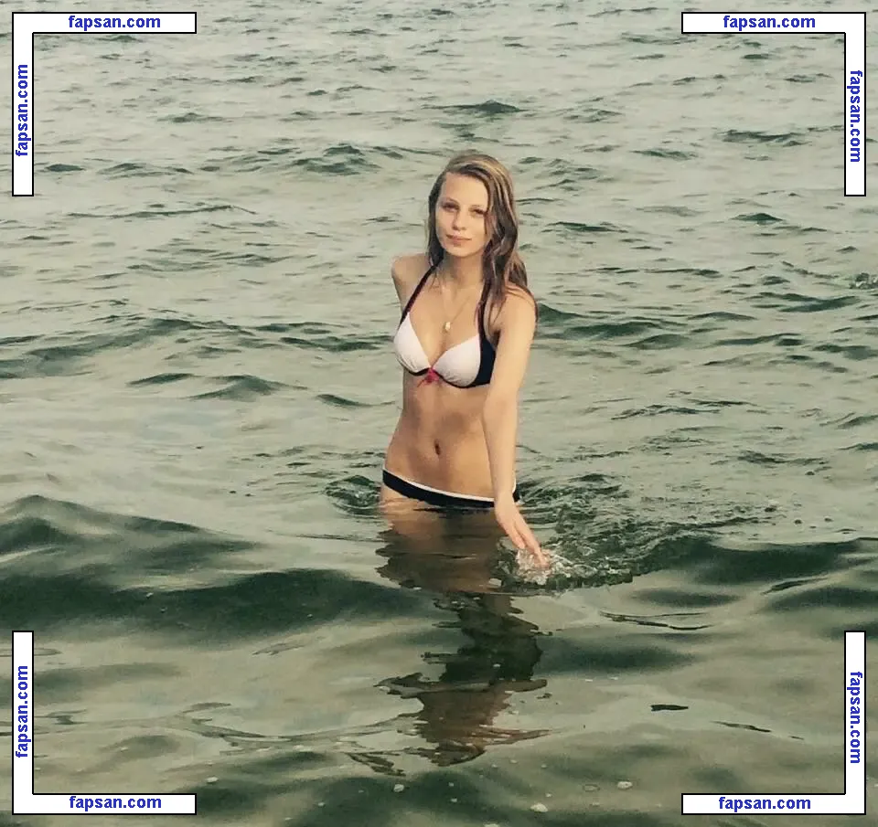 Sydney Poniewaz nude photo #0027 from OnlyFans