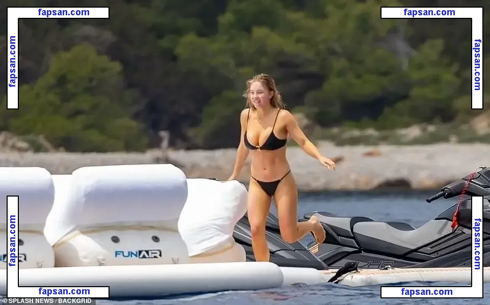 Sydney Sweeney nude photo #4330 from OnlyFans