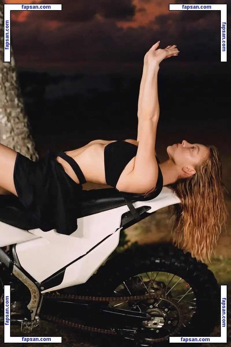 Sydney Sweeney nude photo #4373 from OnlyFans