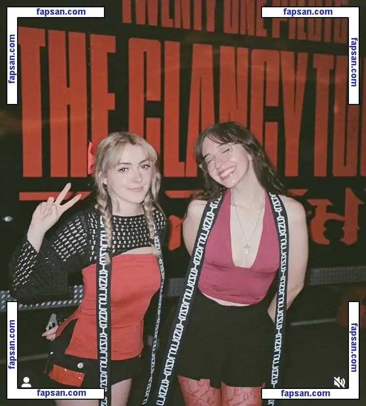 Sylvee / Sylveey / Sylveemhm nude photo #0002 from OnlyFans