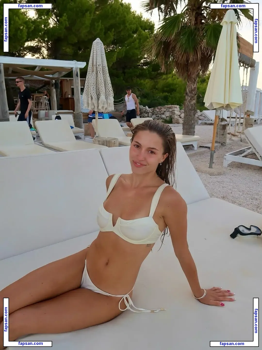Sylvia Snyders nude photo #0538 from OnlyFans