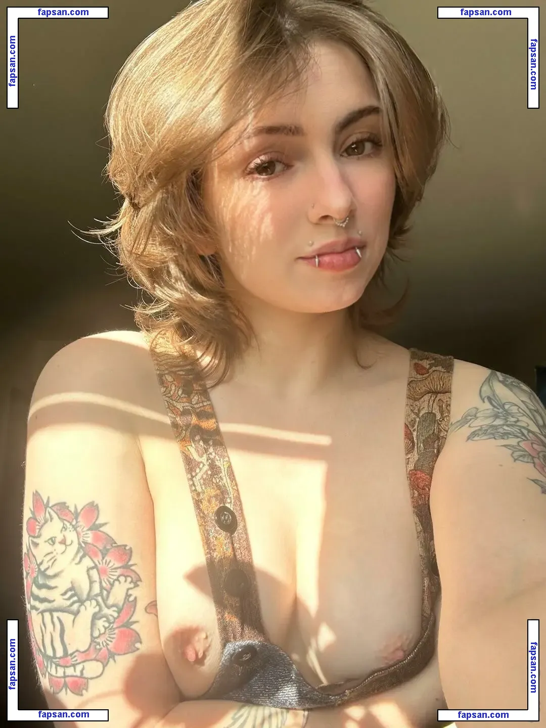 Sylvie Solo голая фото #0002 с Онлифанс