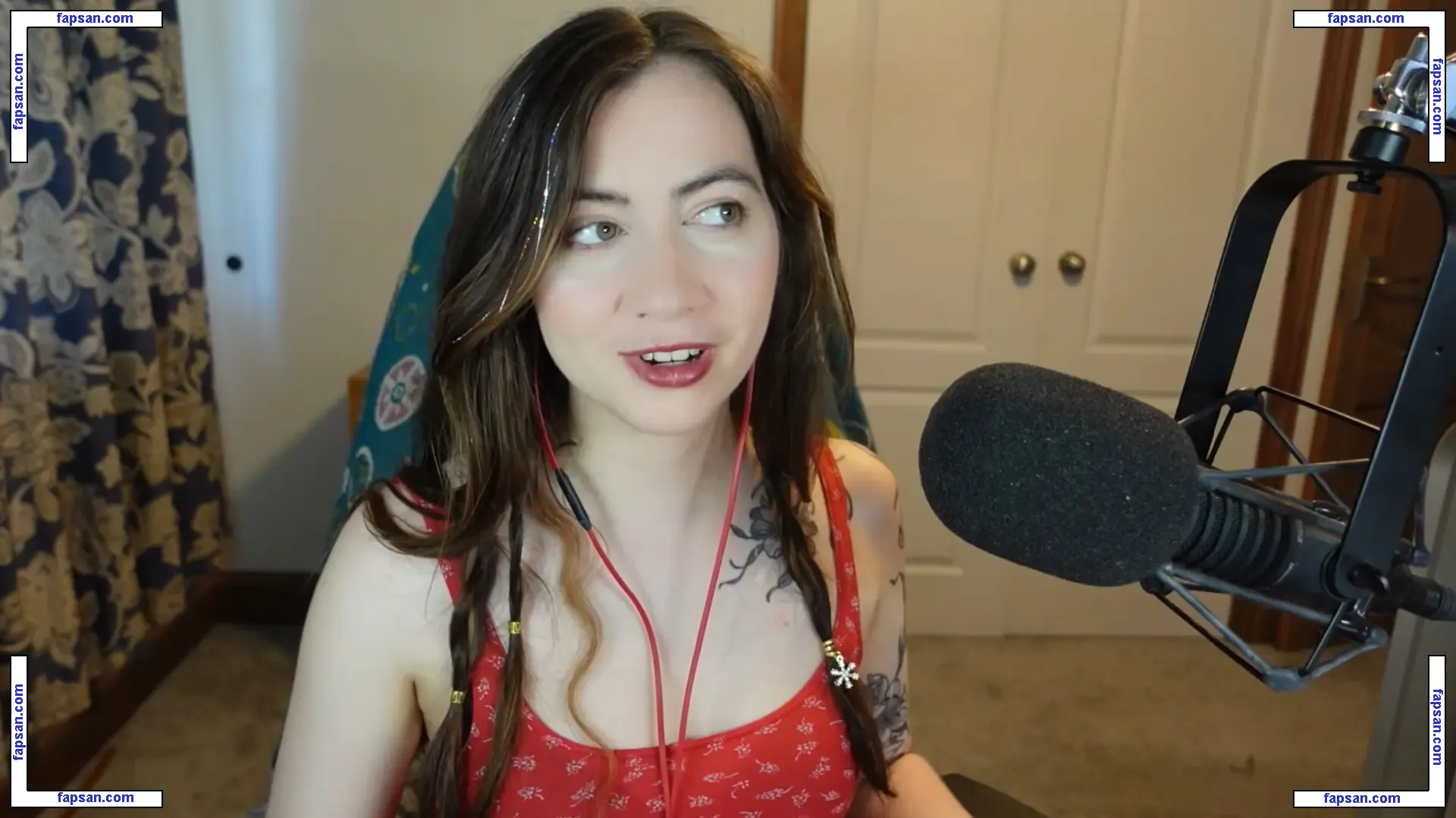 Symbalily nude photo #0018 from OnlyFans