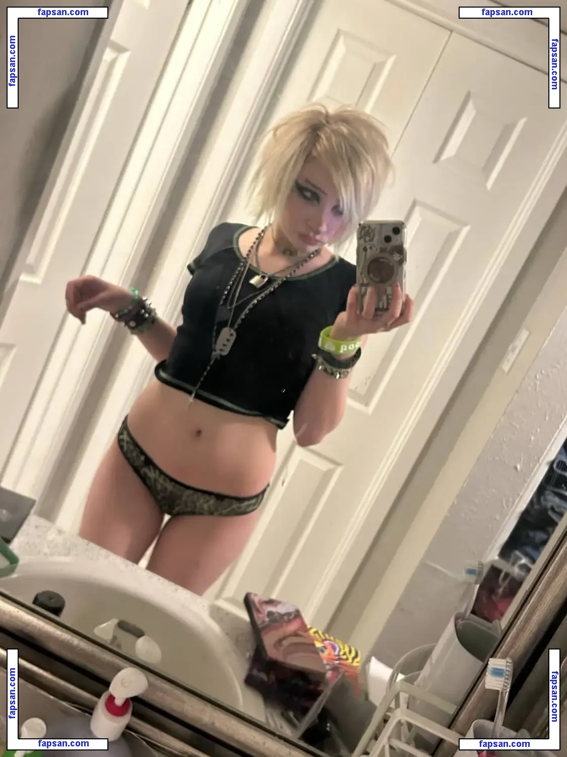 t00fs голая фото #0008 с Онлифанс