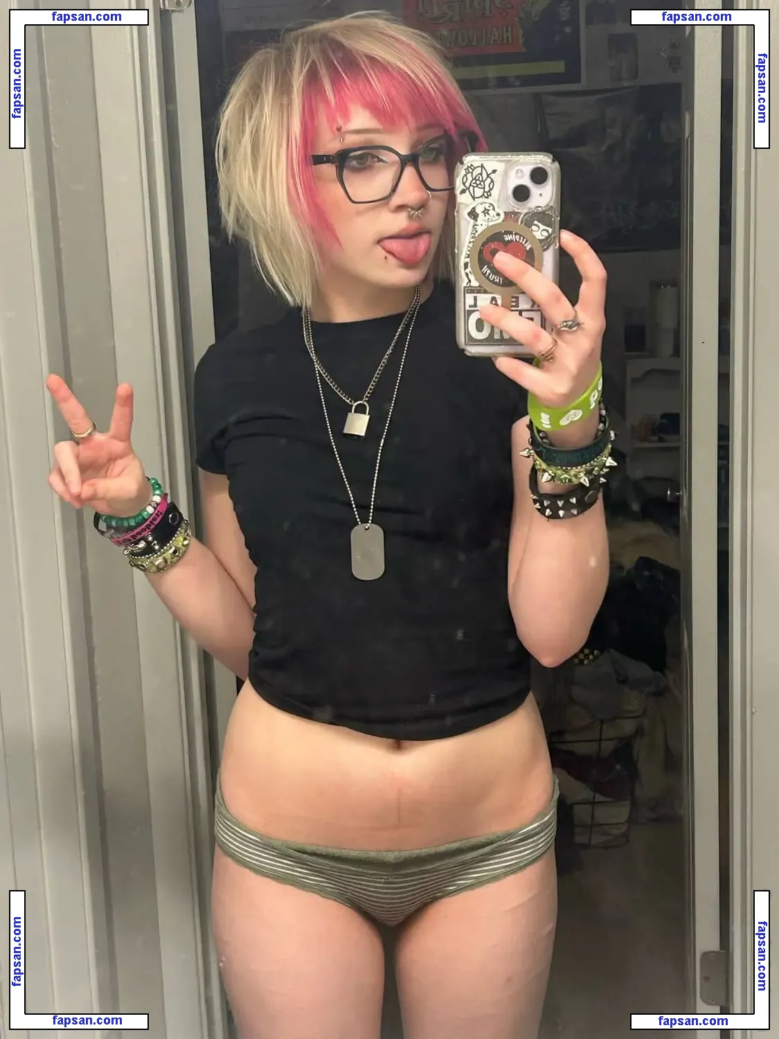 t00fs голая фото #0016 с Онлифанс