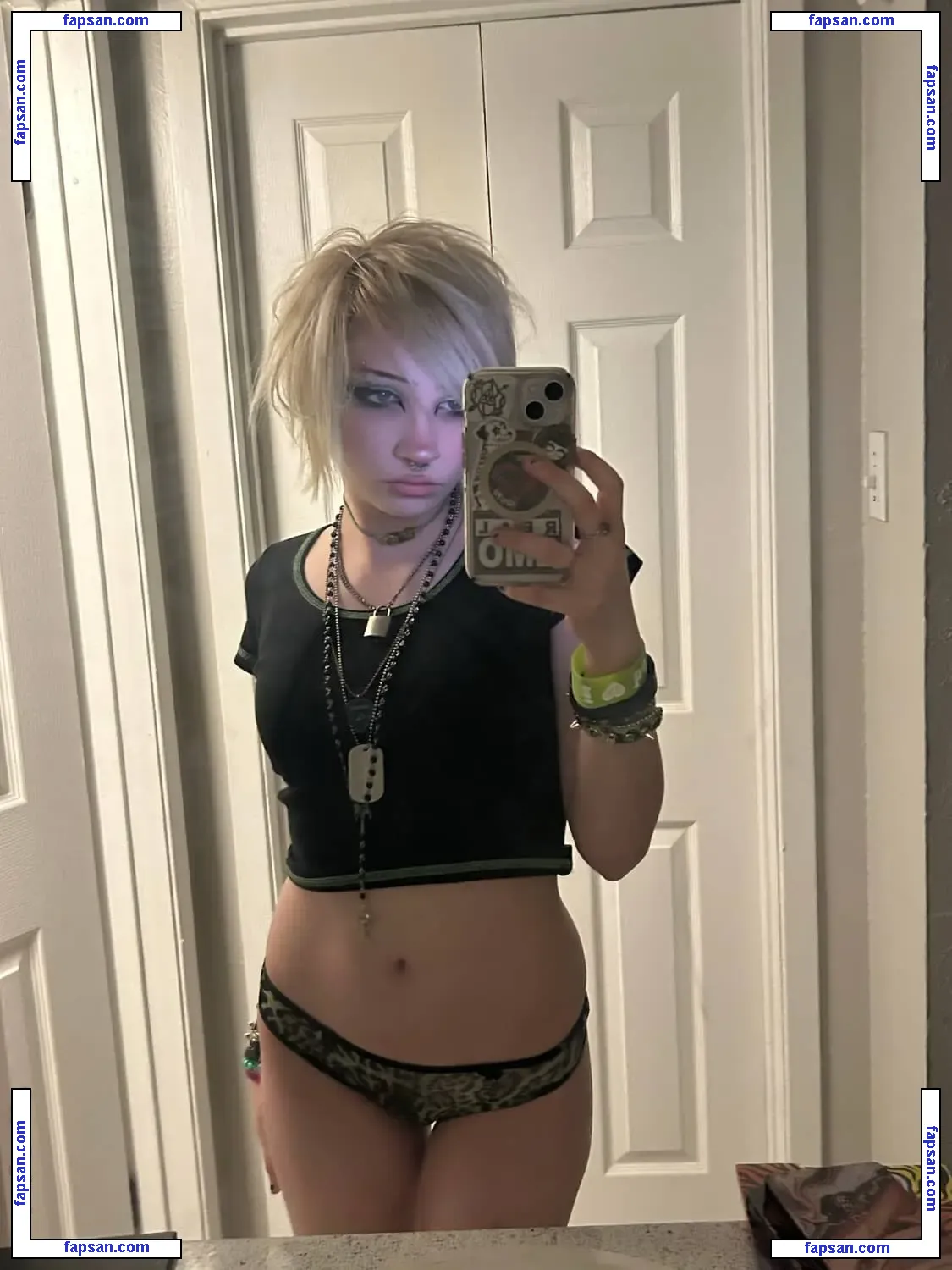 t00fs голая фото #0020 с Онлифанс