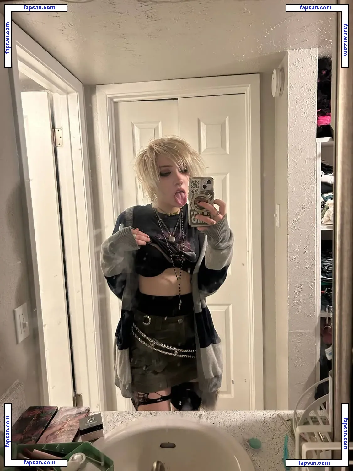 t00fs голая фото #0021 с Онлифанс