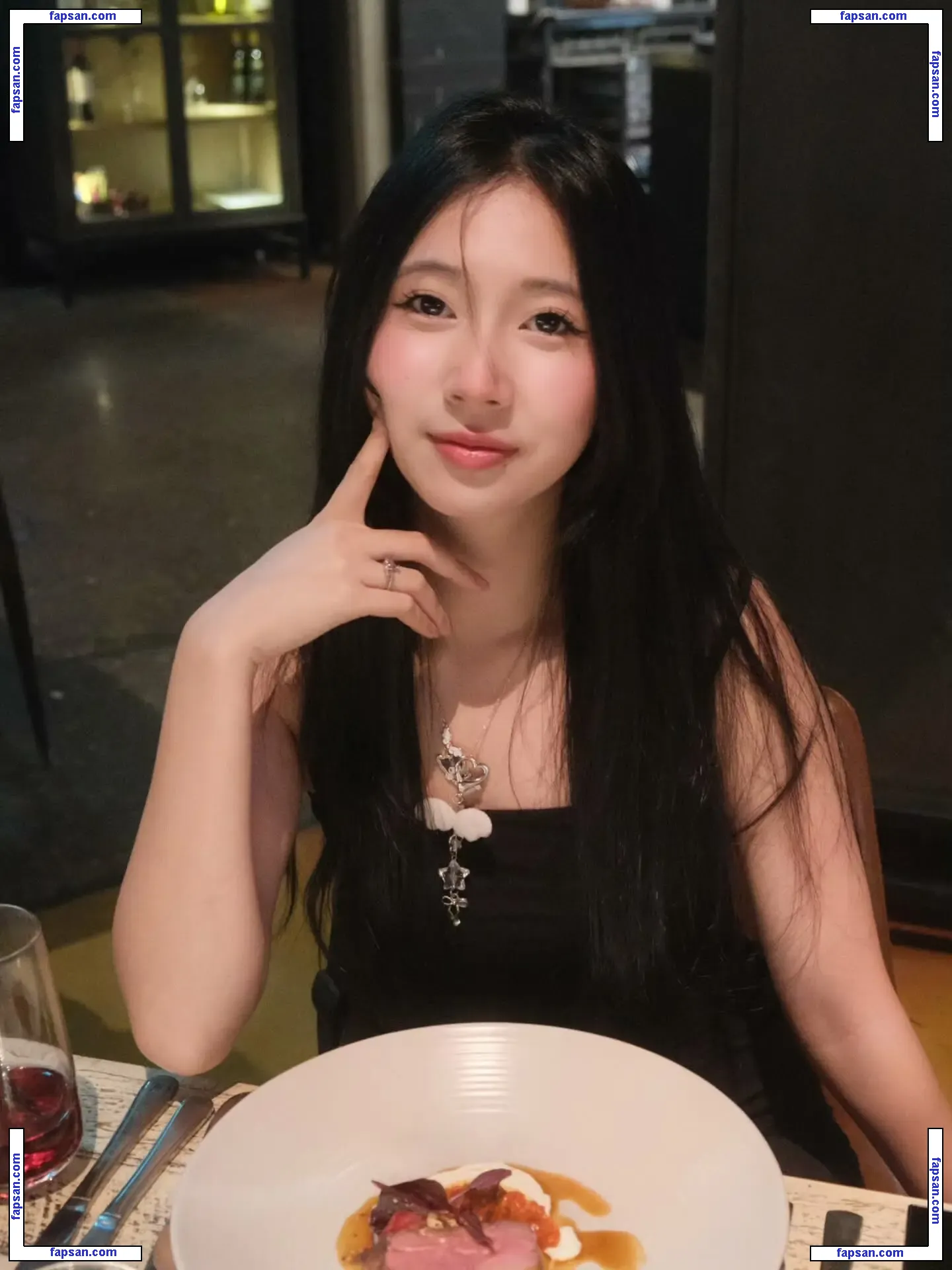 T10Nat голая фото #0050 с Онлифанс