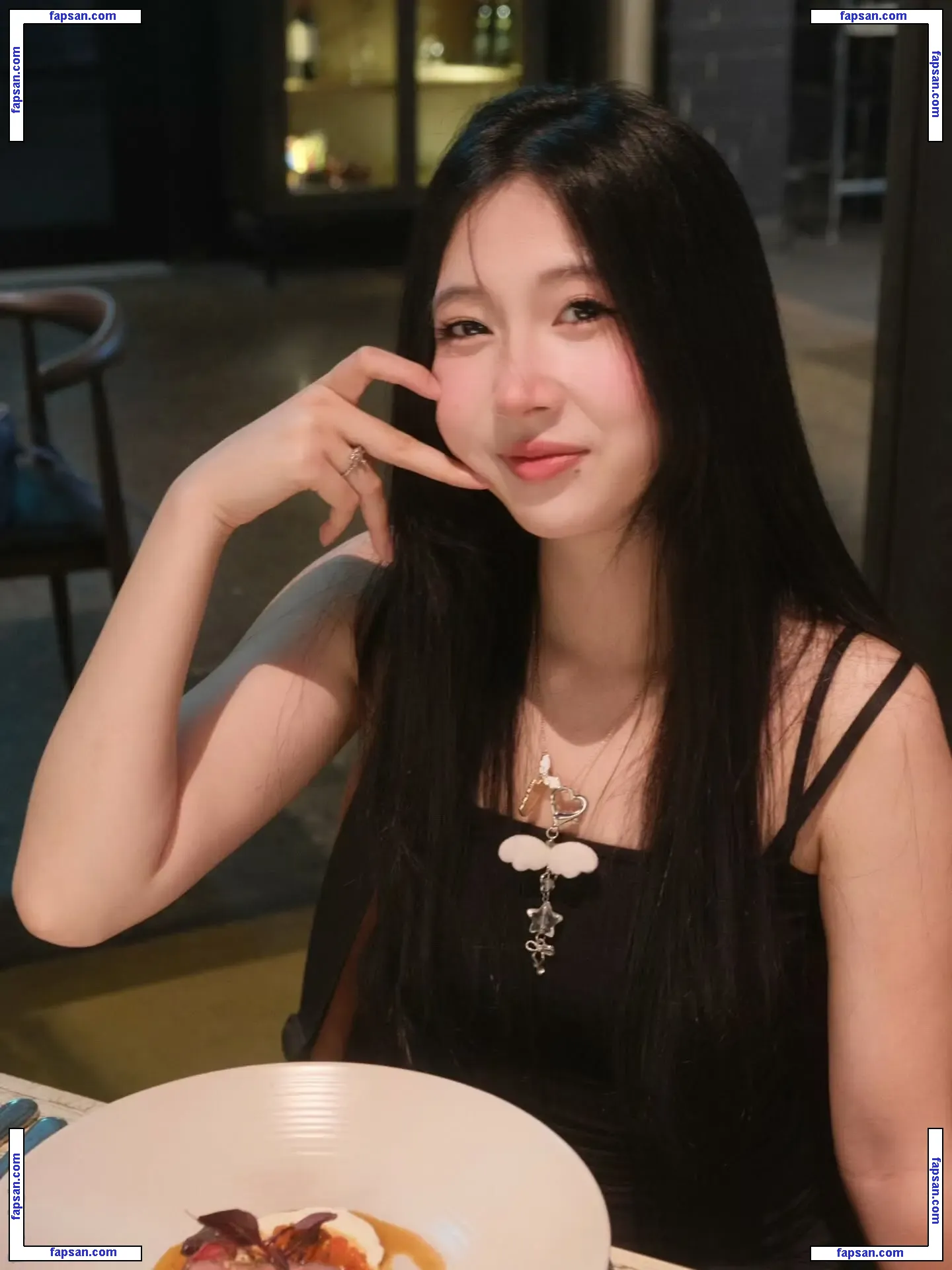 T10Nat голая фото #0052 с Онлифанс