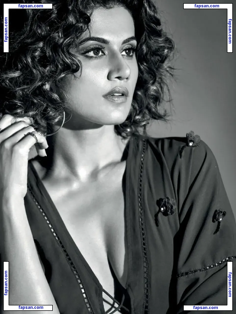 Taapsee Pannu голая фото #0009 с Онлифанс