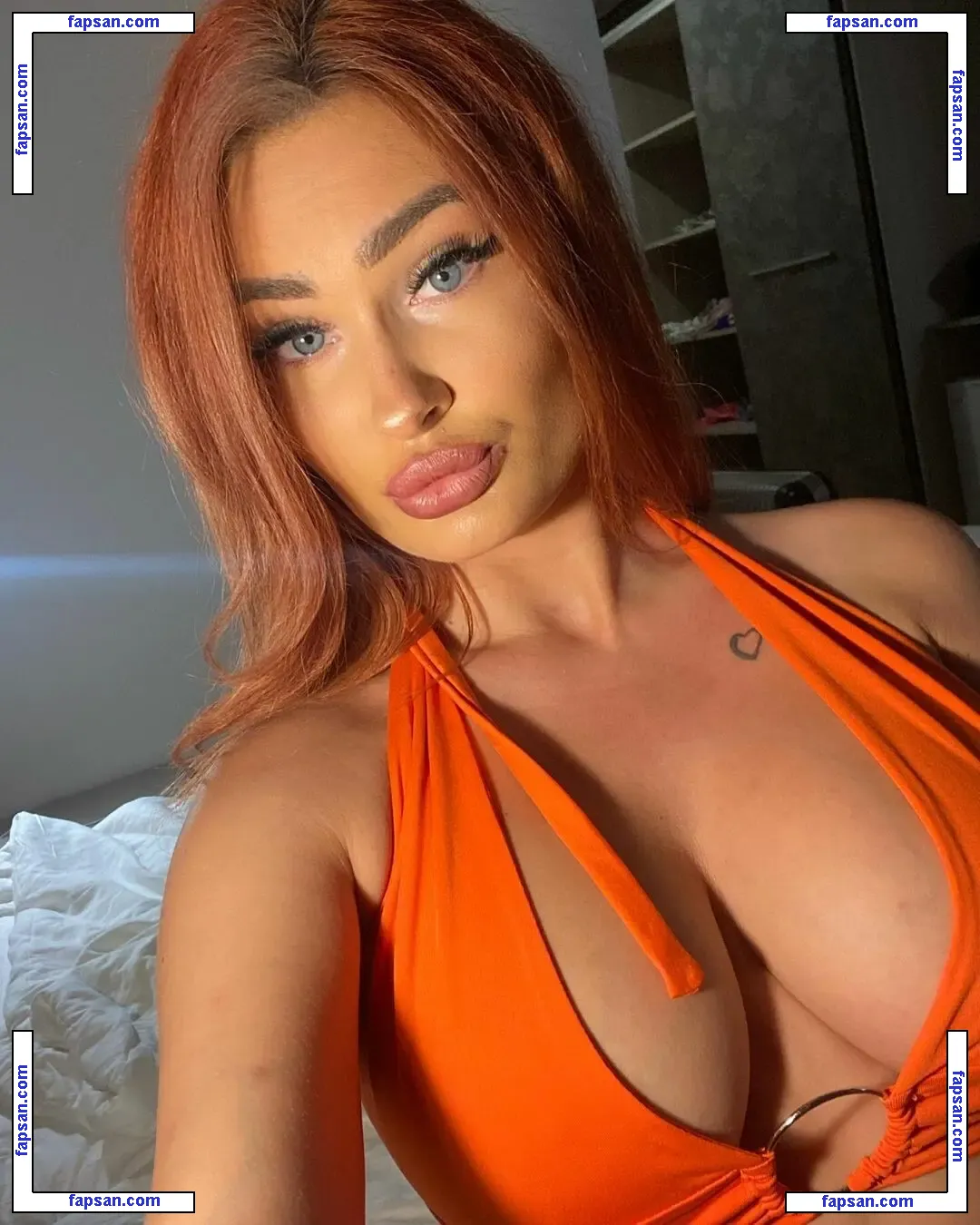 taniaolaru25 nude photo #0003 from OnlyFans