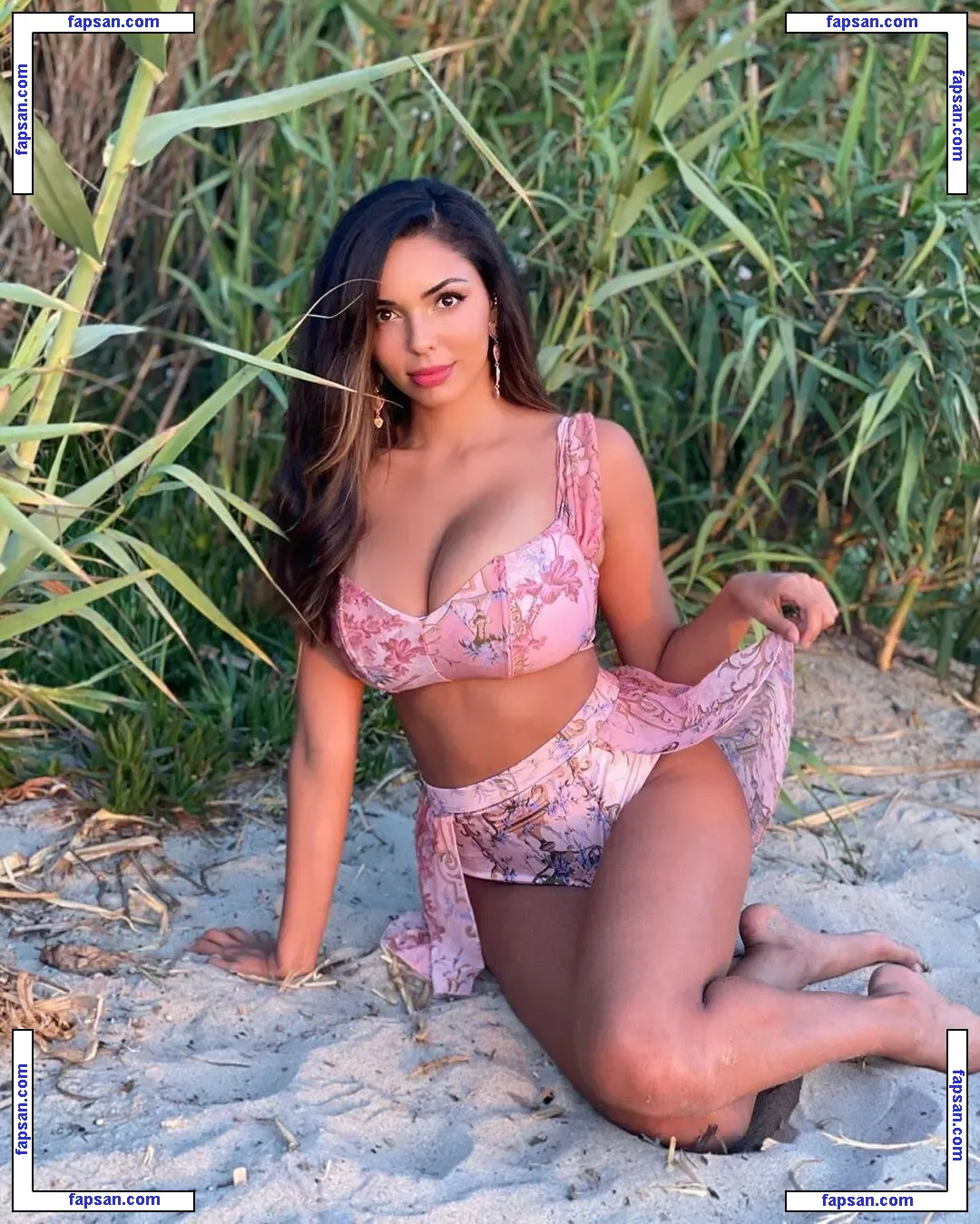 Tara Yazdi nude photo #0025 from OnlyFans