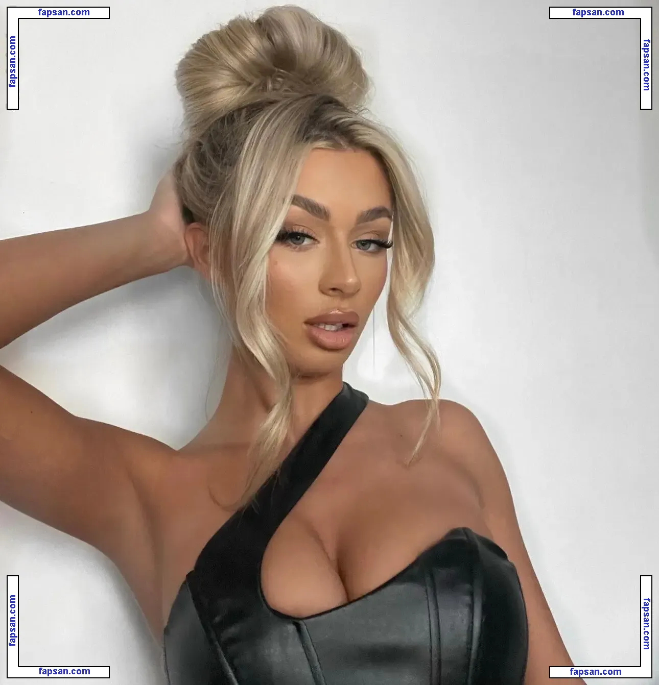 Tasha Newcombe nude photo #0001 from OnlyFans