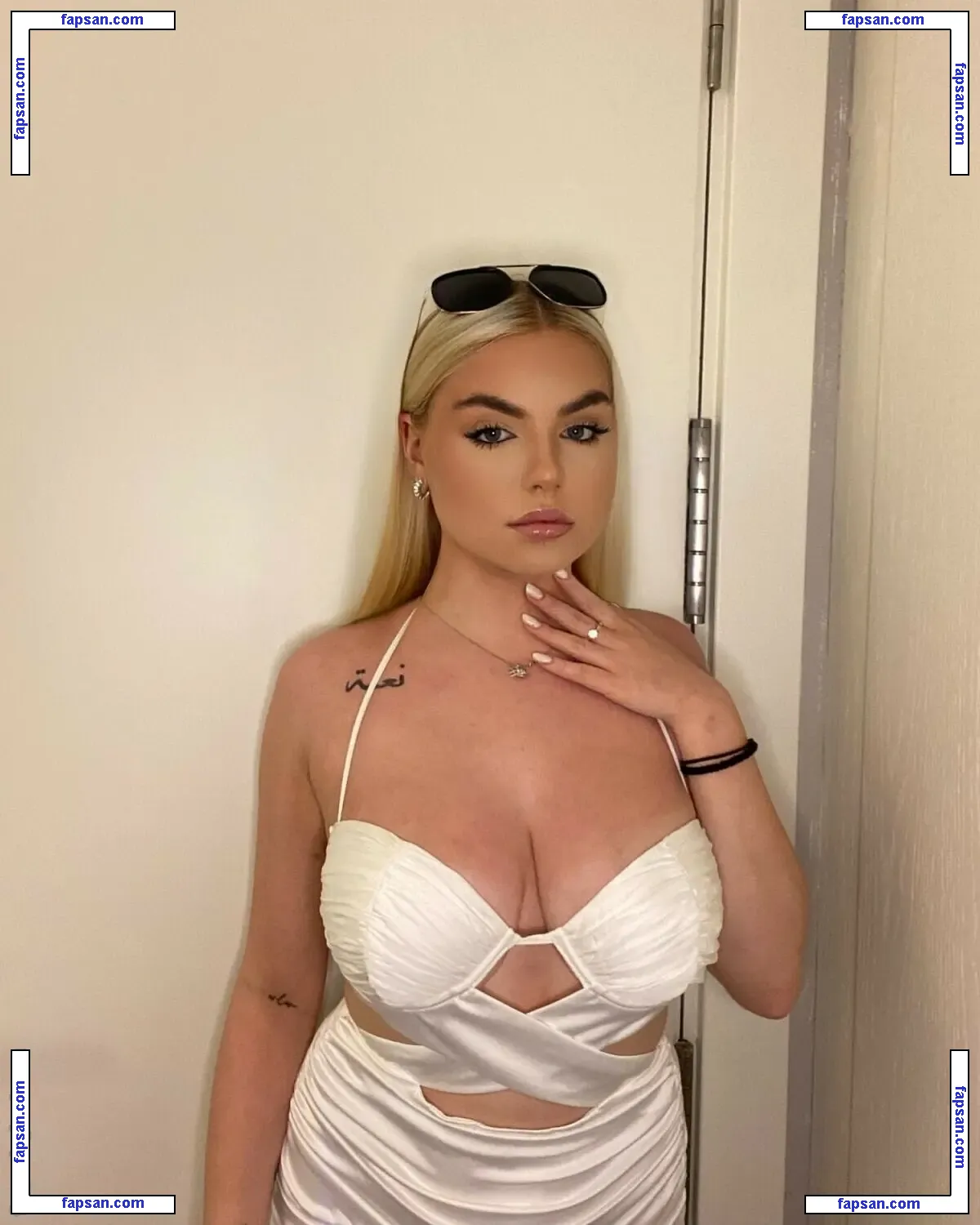 Tasha Yorke nude photo #0010 from OnlyFans