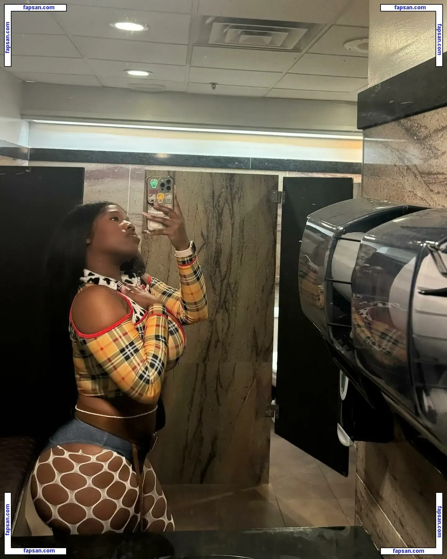 Tatianathescientist nude photo #0004 from OnlyFans