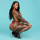 Tatted Up Holly голая #0003