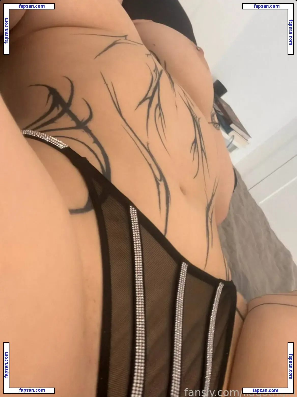 tattedgirllia голая фото #0004 с Онлифанс