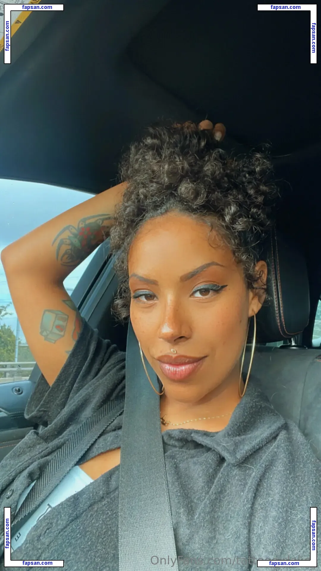 tattoogirlalice голая фото #0003 с Онлифанс