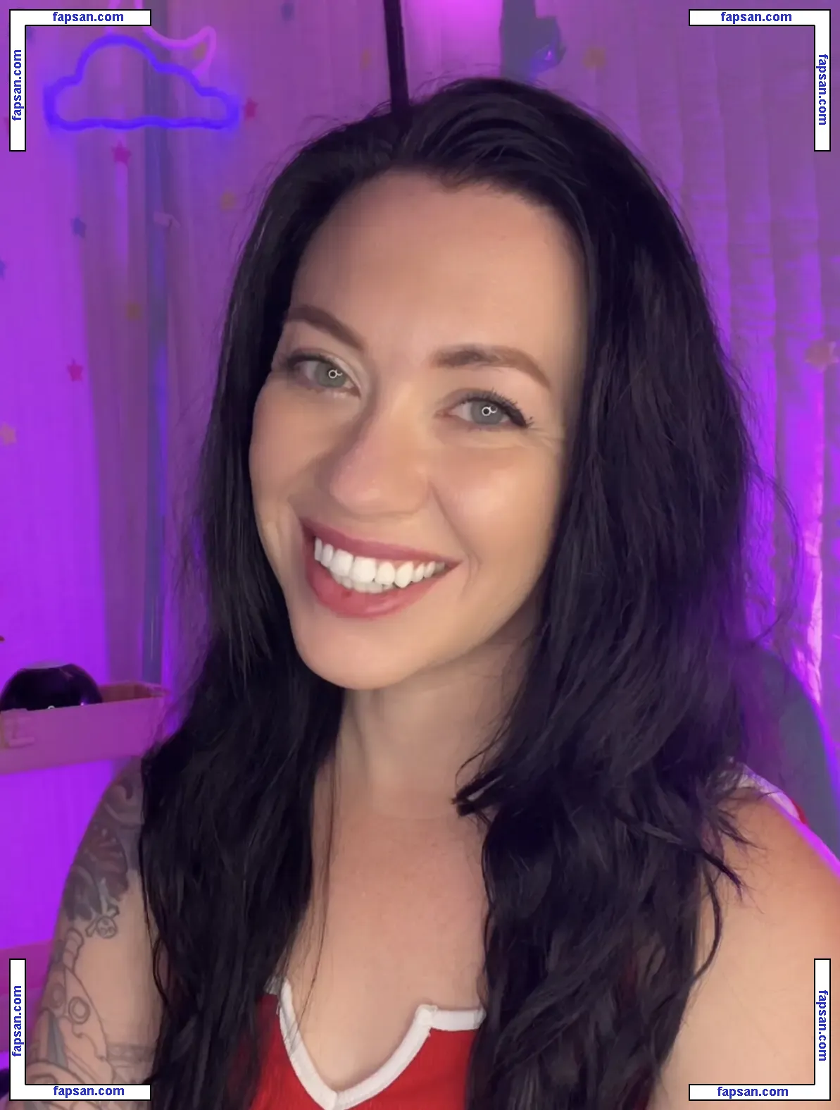 Tawny Platis nude photo #0005 from OnlyFans