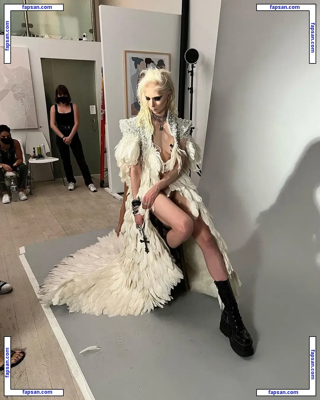 Taylor Momsen nude photo #0166 from OnlyFans