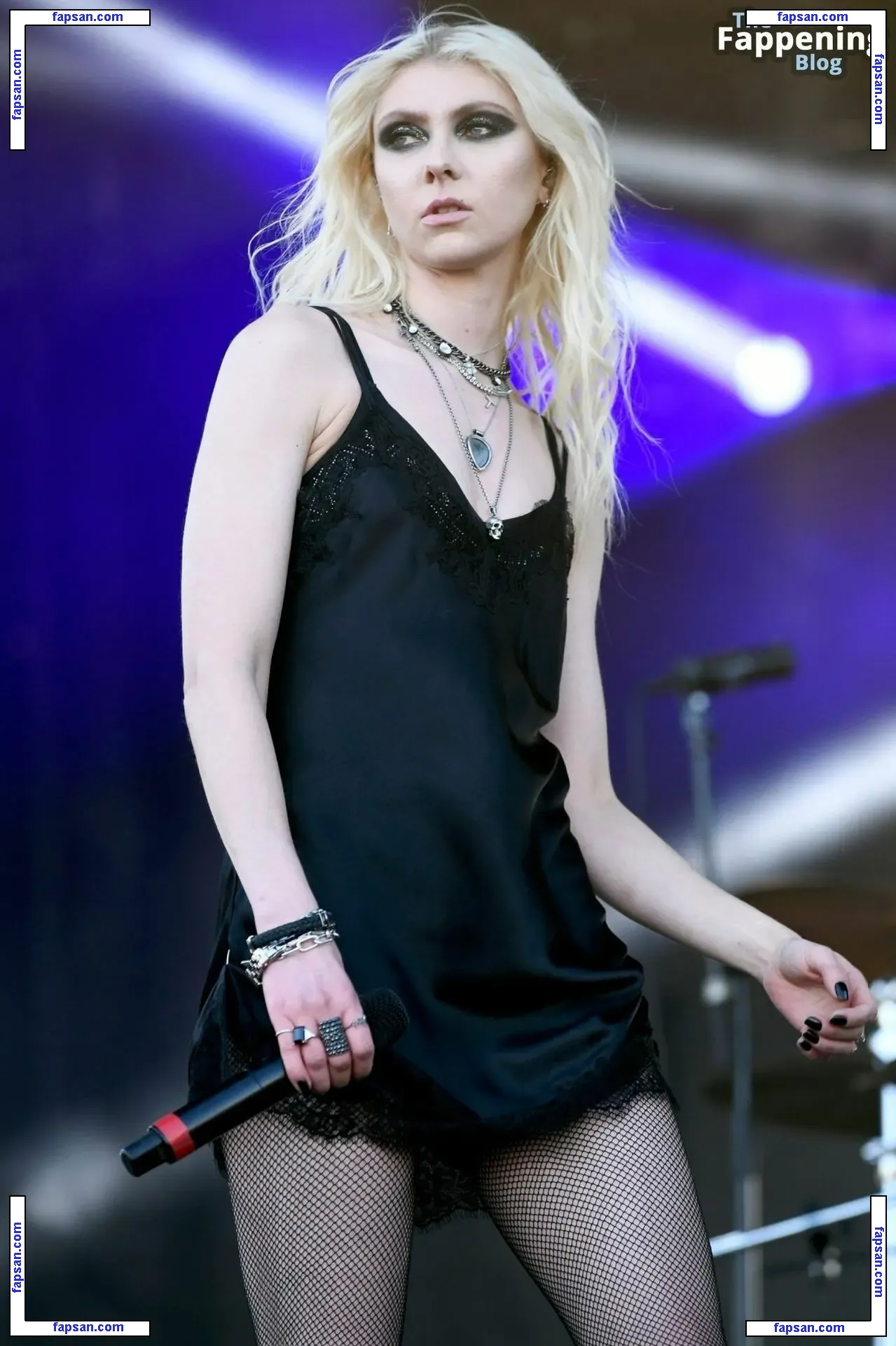 Taylor Momsen nude photo #0389 from OnlyFans