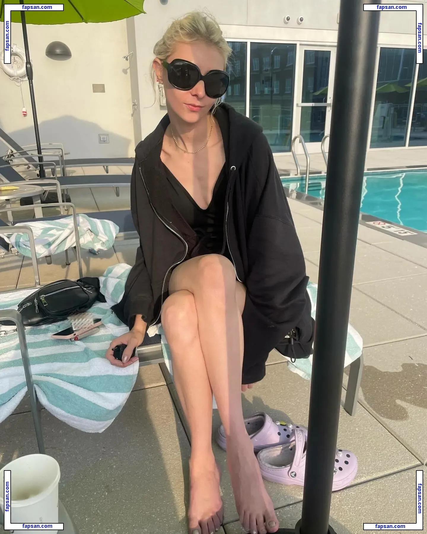 Taylor Momsen nude photo #0408 from OnlyFans