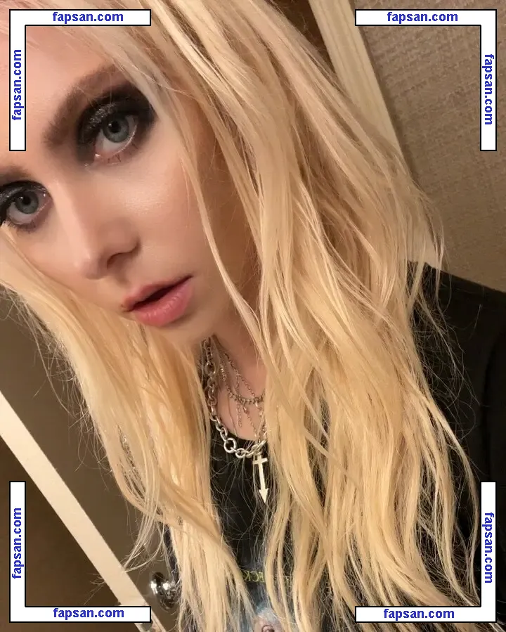 Taylor Momsen nude photo #0705 from OnlyFans