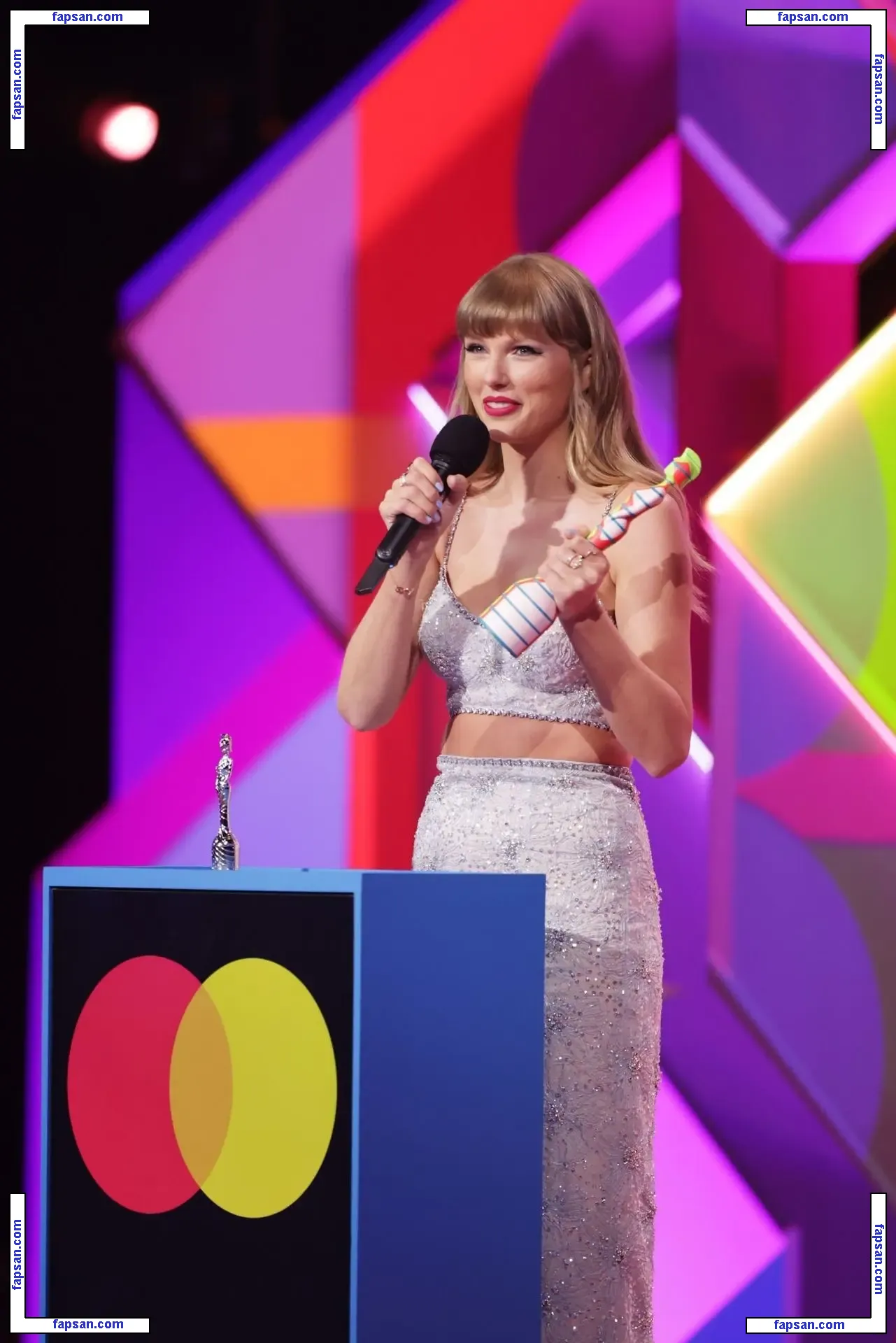 Taylor Swift голая фото #1321 с Онлифанс