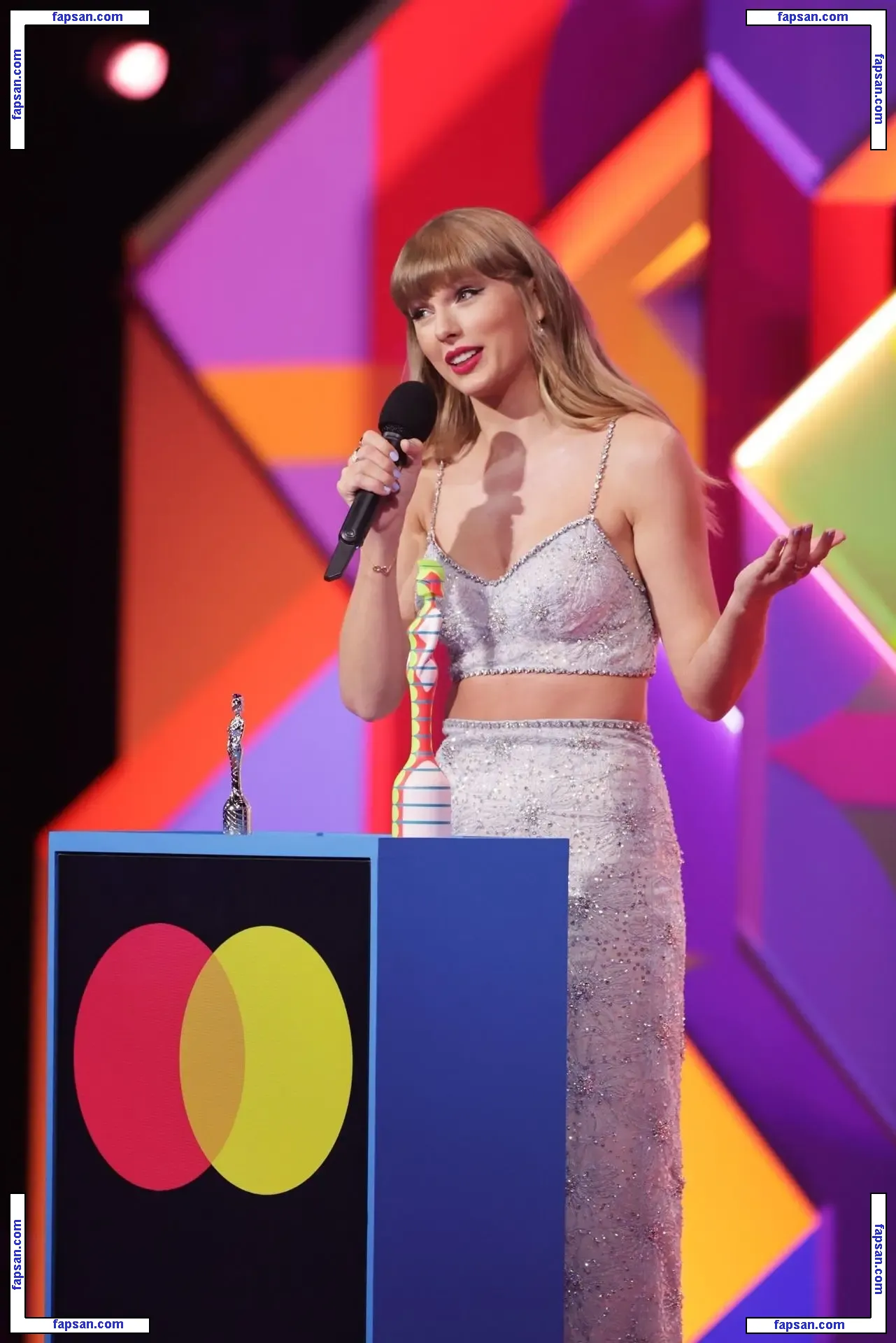 Taylor Swift голая фото #1355 с Онлифанс