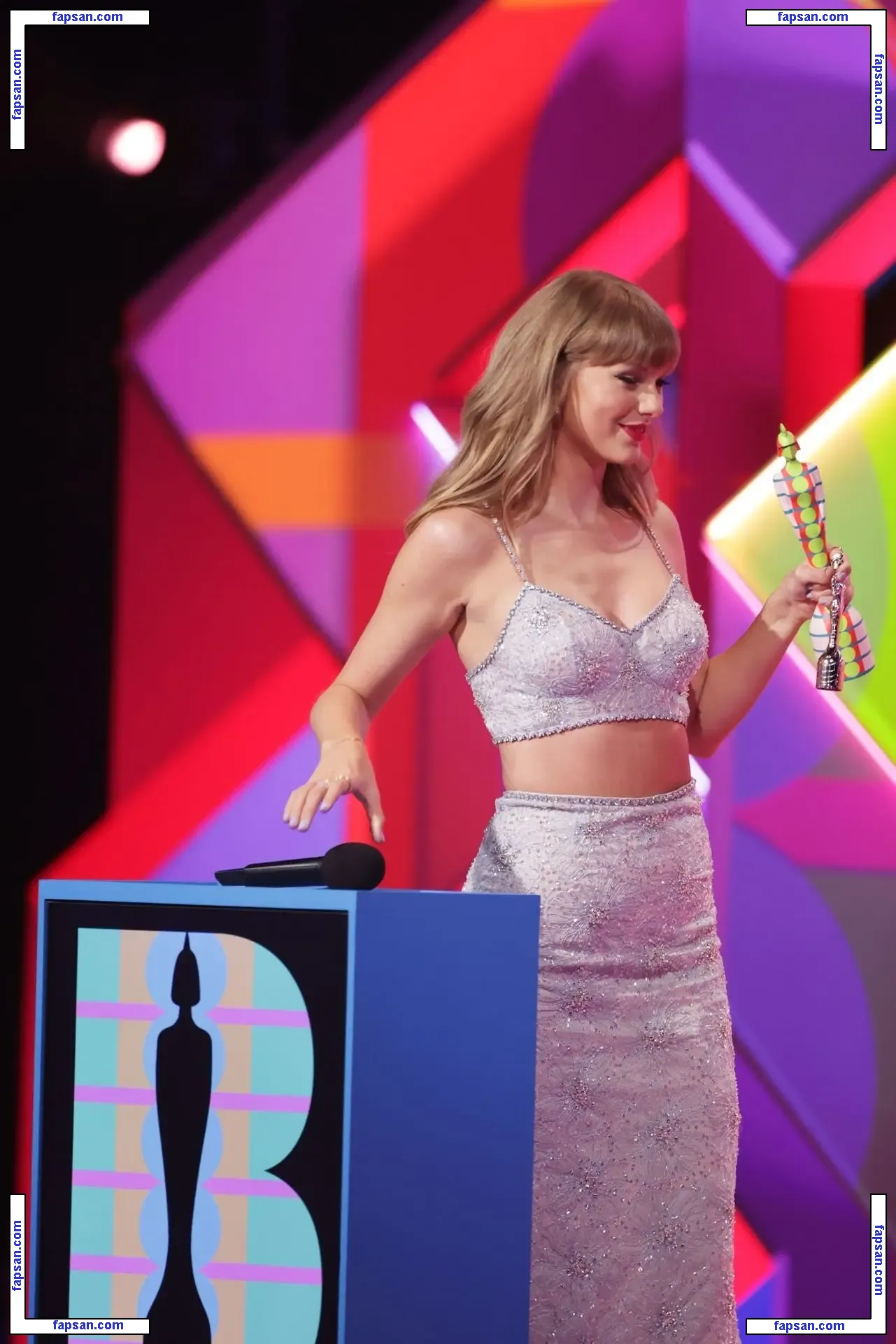 Taylor Swift голая фото #1356 с Онлифанс