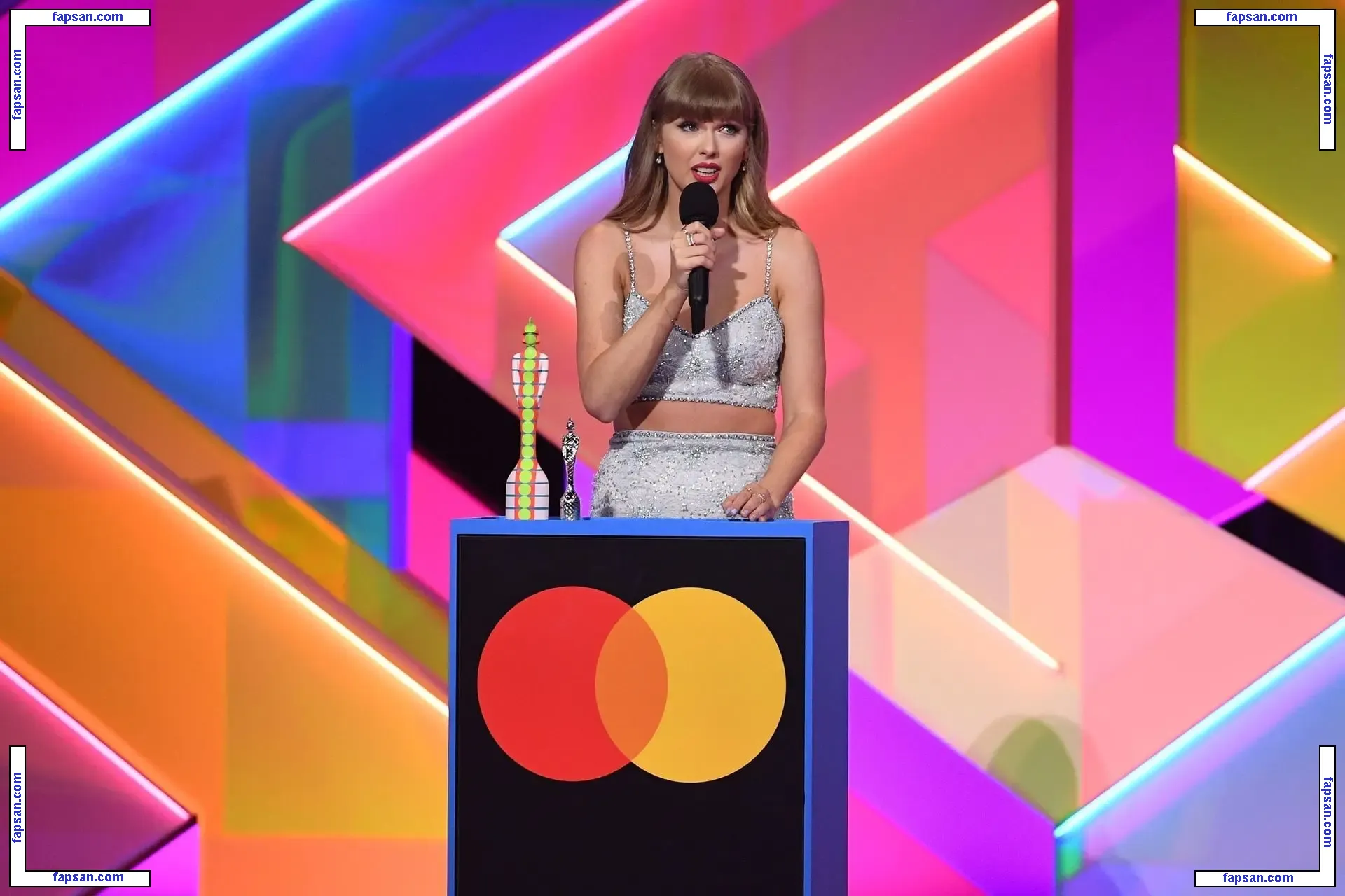 Taylor Swift голая фото #1418 с Онлифанс