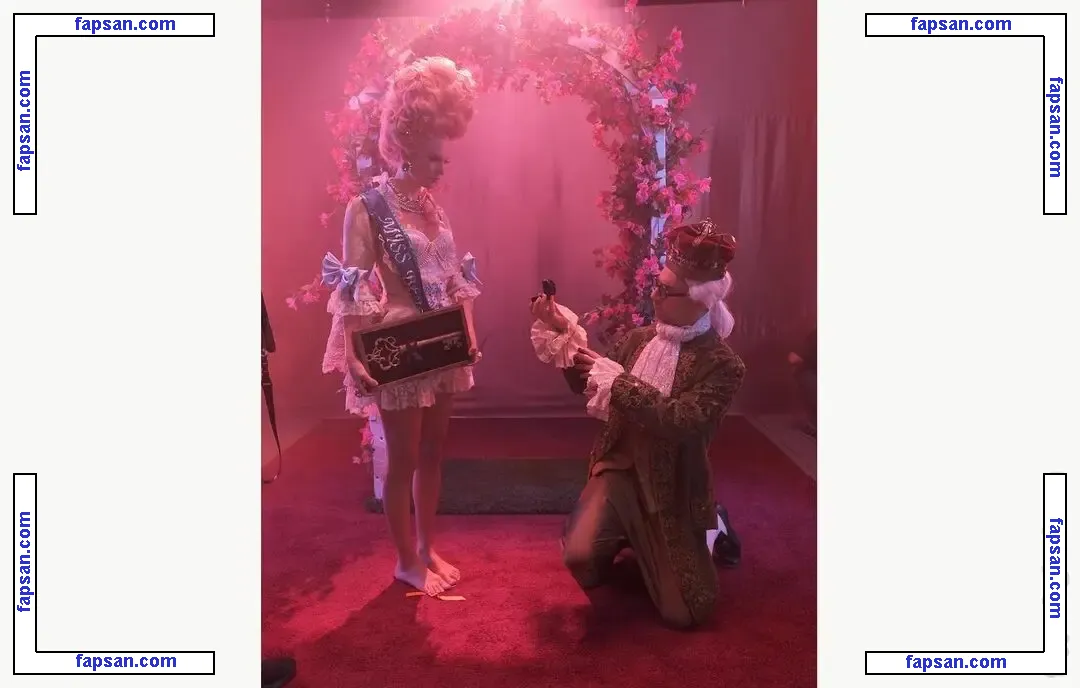 Taylor Swift nude photo #2180 from OnlyFans